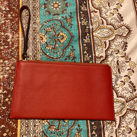🆕 NWOT Michael Kors Red Pebbled Leather Clutch - Picture 5 of 5